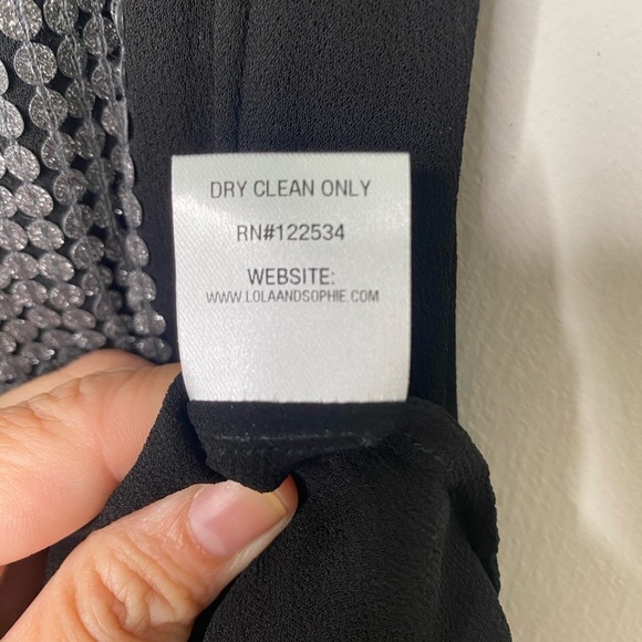 Lola and Sophie Black and Silver Sequin Top 100% Vuscose Size Medium - Picture 4 of 7